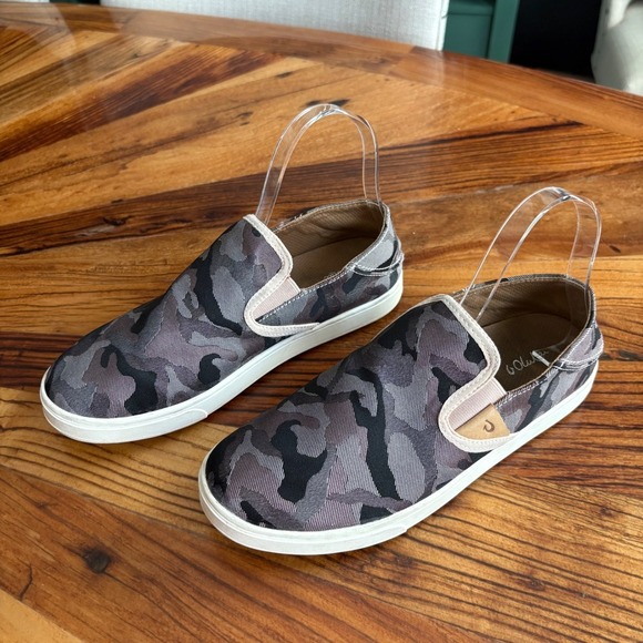 OluKai Pehuea Pa'i Women's Slip On Sneakers Pink Gray Camouflage Print Size 8.5 - Picture 2 of 6